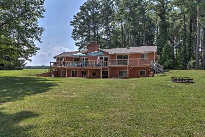 Rivers Edge Retreat with Kayaks and River Access! - image 5