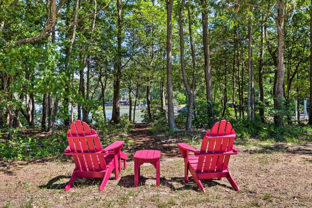 Shore Thing Bayfront House with Bikes and Kayaks - main image