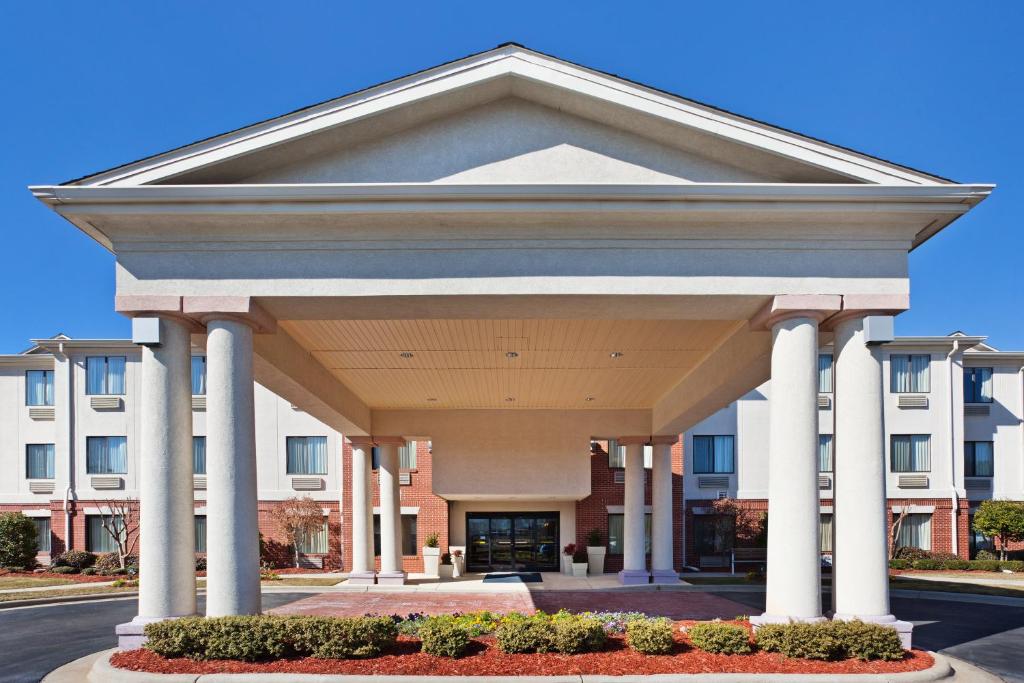 Holiday Inn Express & Suites Reidsville an IHG Hotel - image 3