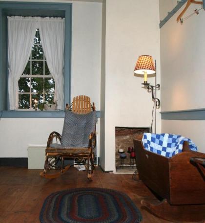 Brownstone Colonial Inn - image 2