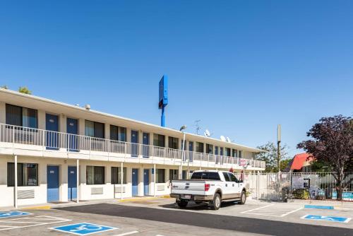 Motel 6-Reno NV - Virginia Plumb - main image