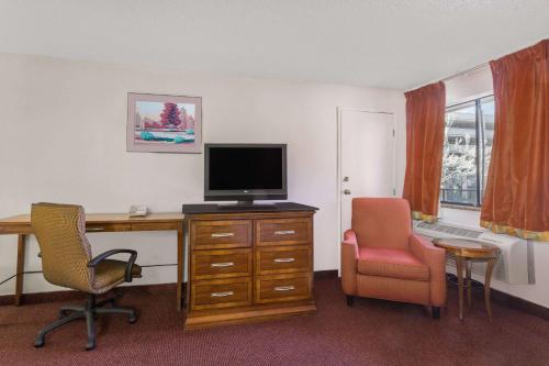 Travelodge by Wyndham Reno - image 2