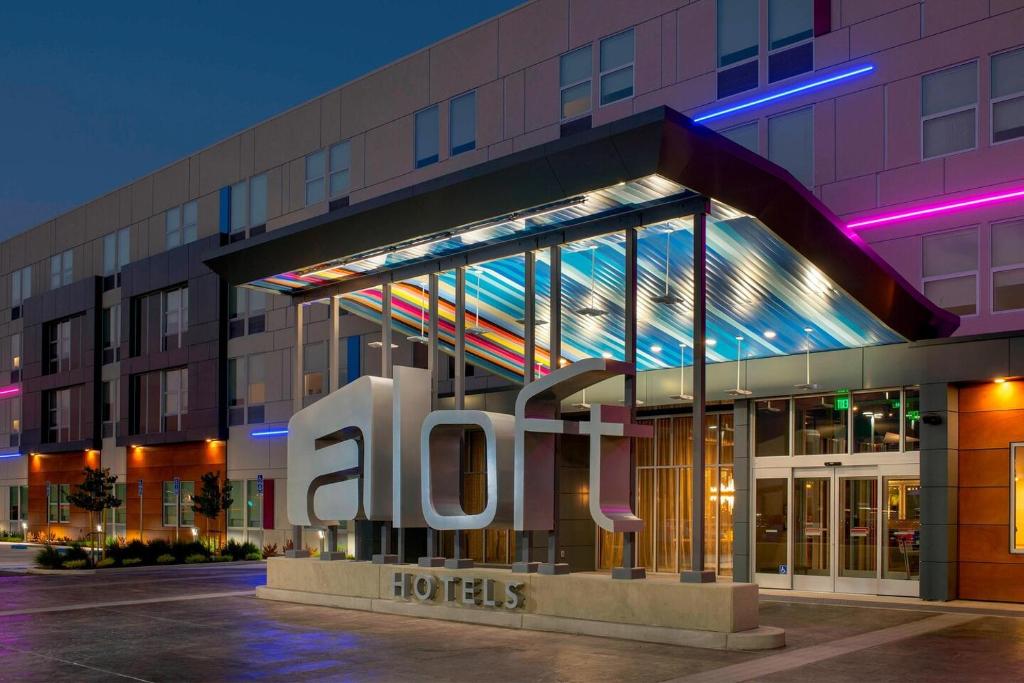 Aloft Reno Tahoe International Airport - main image