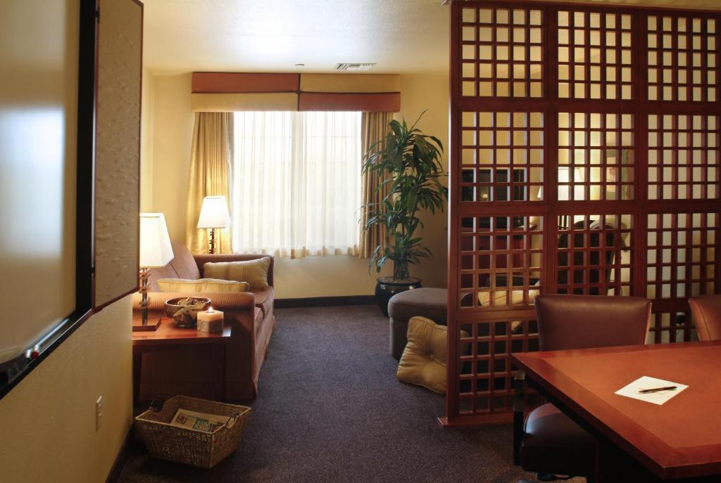 Larkspur Landing Renton-An All-Suite Hotel - image 5