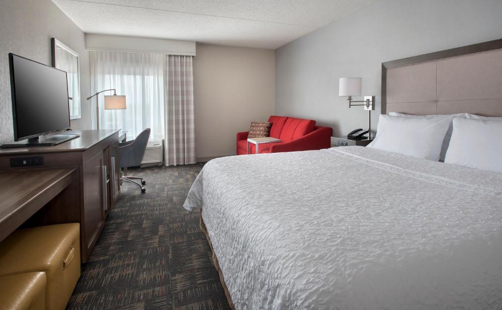 Hampton Inn Boston Logan Airport - main image