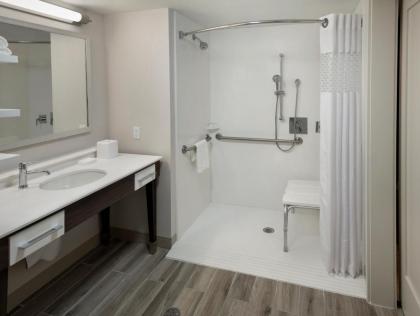 Hampton Inn Boston Logan Airport - image 3