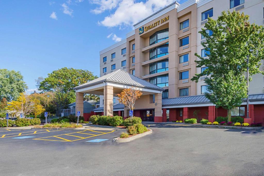 Quality Inn Boston-Revere - image 3