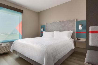 avid hotels - Boston Logan Airport - Revere an IHG Hotel - image 3