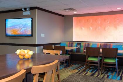 Fairfield Inn & Suites by Marriott Columbus East - image 4