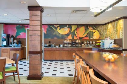 Fairfield Inn & Suites by Marriott Columbus East - image 7