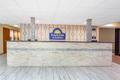 Days Inn & Suites by Wyndham Rhinelander - image 12