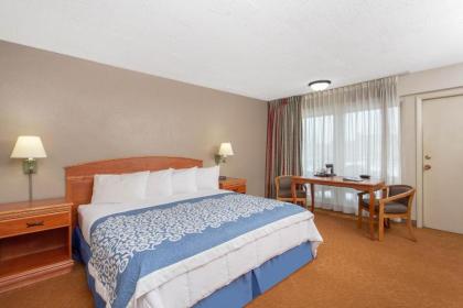 Days Inn & Suites by Wyndham Rhinelander - image 6