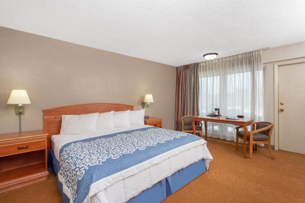 Days Inn & Suites by Wyndham Rhinelander - image 6