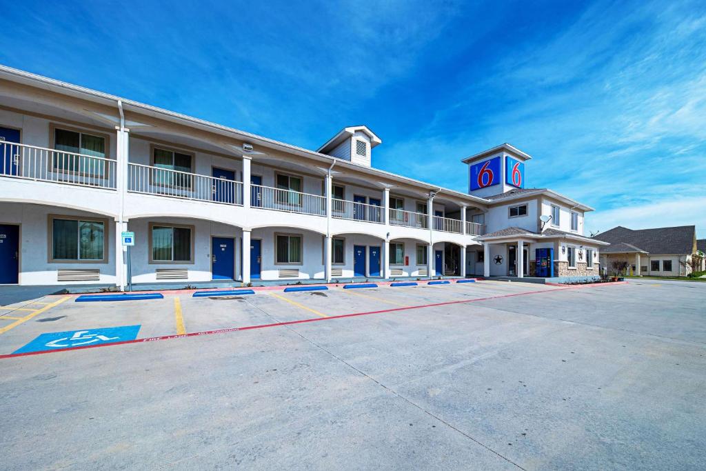 Motel 6-Rhome TX - main image