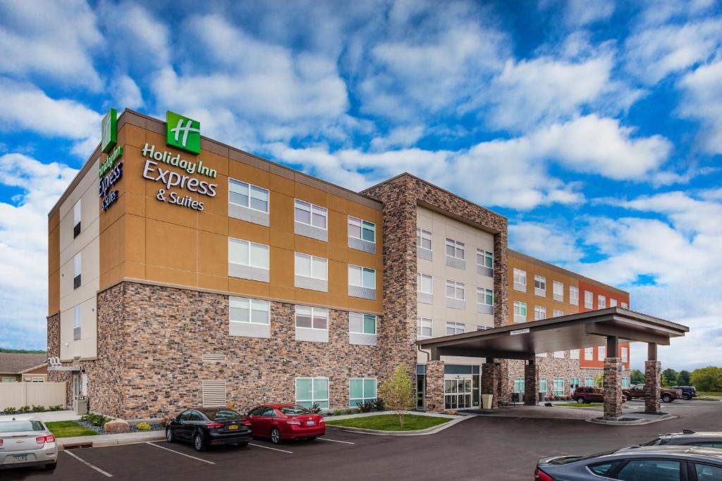 Holiday Inn Express & Suites - Rice Lake an IHG Hotel - main image