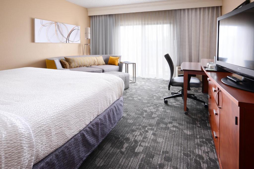 Courtyard by Marriott Dallas Richardson at Spring Valley - image 4