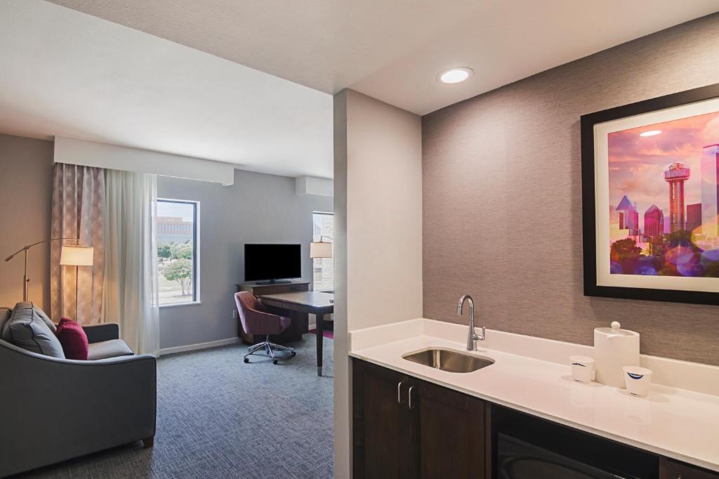 Hampton Inn & Suites-Dallas/Richardson - image 5