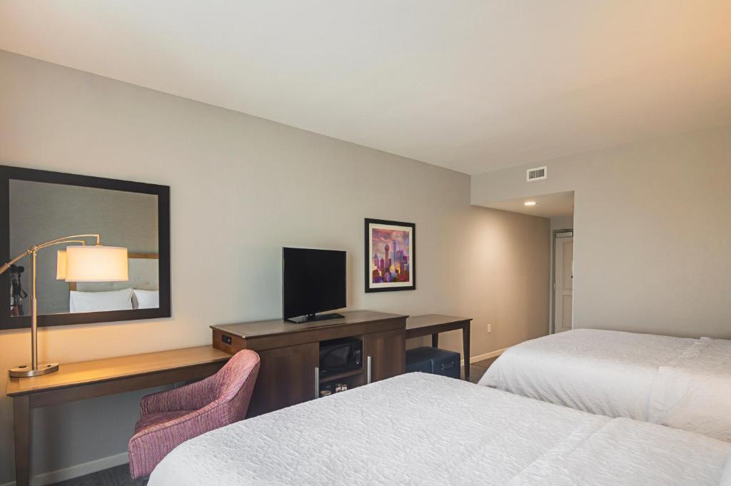 Hampton Inn & Suites-Dallas/Richardson - image 7