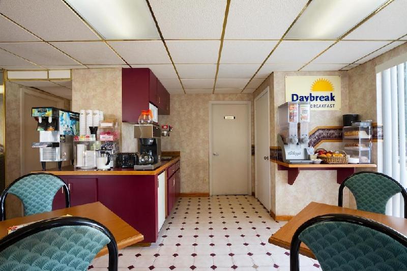 Days Inn by Wyndham Richburg - image 3