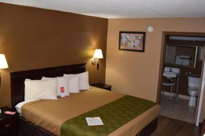 Econo Lodge - image 11