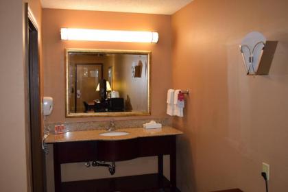 Econo Lodge - image 4