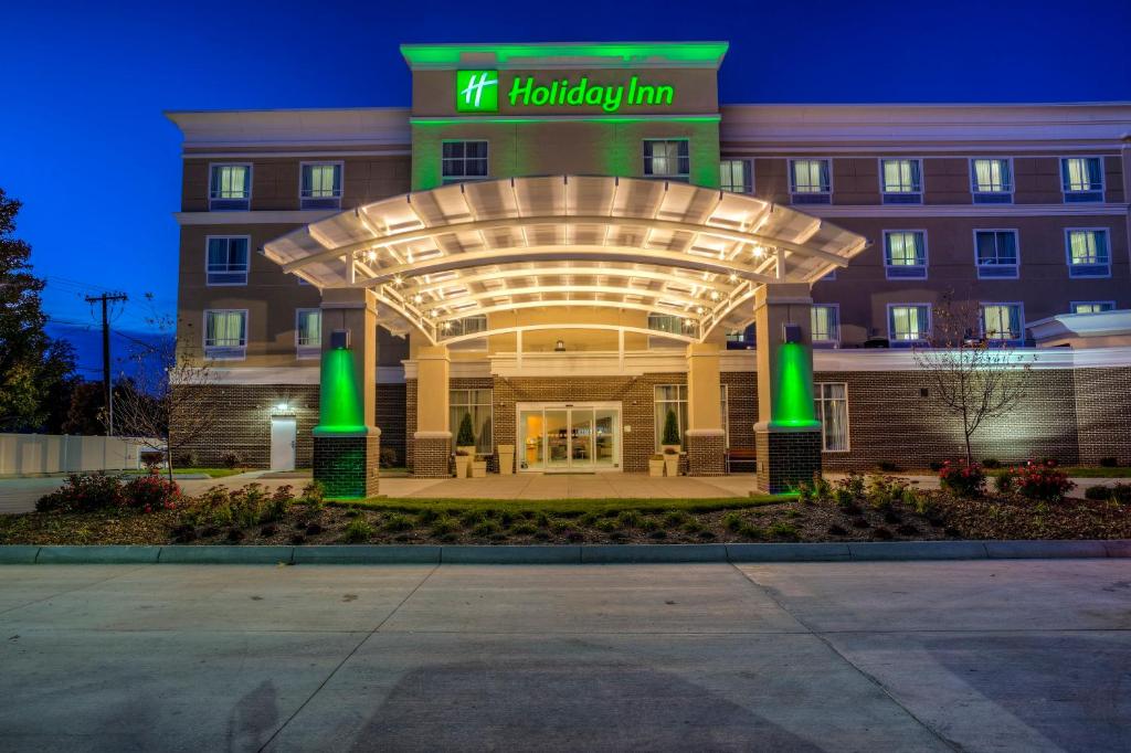 Holiday Inn Richmond an IHG Hotel - image 2