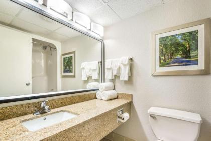 Clarion Pointe - image 14