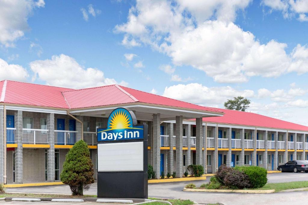 Days Inn by Wyndham Richmond - main image