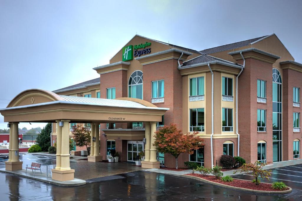 Holiday Inn Express Hotel & Suites Richmond an IHG Hotel - main image