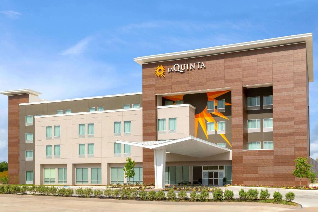 La Quinta by Wyndham Richmond - main image