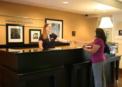 Hampton Inn Richmond - South - image 3