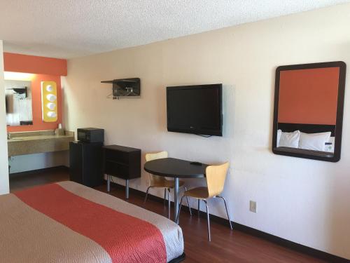 Motel 6-Richmond VA - Midlothian Turnpike - image 3