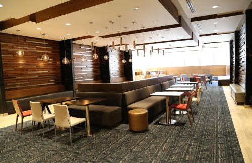 Hampton Inn & Suites - Richmond - Downtown VA - image 2