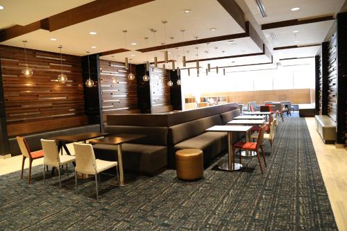 Hampton Inn & Suites - Richmond - Downtown VA - image 3