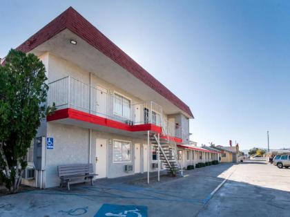 OYO Hotel Ridgecrest CA South China Lake - image 8