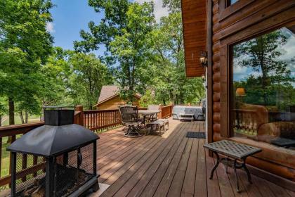 Beautiful Pet Friendly Branson Bear Cabin- private hot tub! - image 11