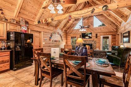 Luxury 2700 Sq Ft Log Cabin Private Hot tub Game room Pool table Best View Missouri