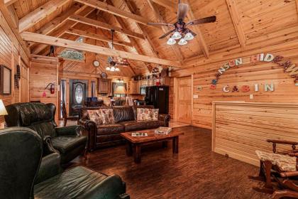 Luxury 2700 Sq Ft Log Cabin Private Hot Tub Game room Pool Table Best View - image 15