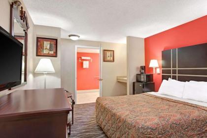 Days Inn by Wyndham Ridgefield NJ - image 11