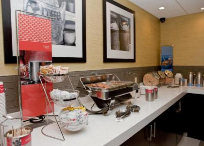 Hampton Inn Ridgefield Park - image 12