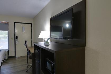 SureStay Hotel by Best Western Ridgeland - image 13