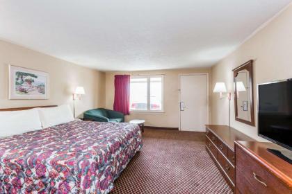 Travelodge by Wyndham Ridgeway Martinsville Area - image 5