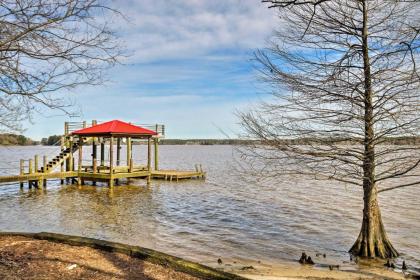 Charming Waterfront Ridgeway Cabin with Dock! - image 10