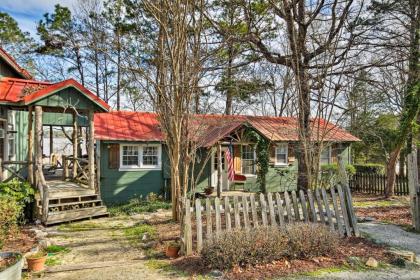 Charming Waterfront Ridgeway Cabin with Dock! - image 8