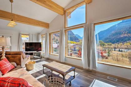 Stunning Ouray Escape with Panoramic Mountain Views!