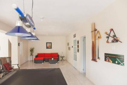 Studio with pool table just 15 minutes from the beach - image 15