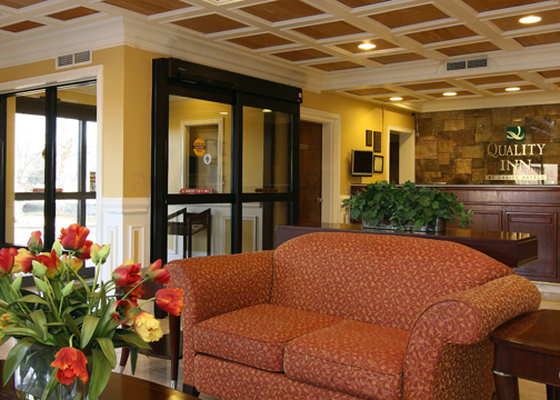 Quality Inn - image 7