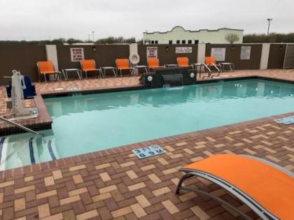 Holiday Inn Express Hotel & Suites Rio Grande City - image 4