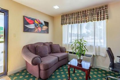 Econo Lodge Ripley - image 9