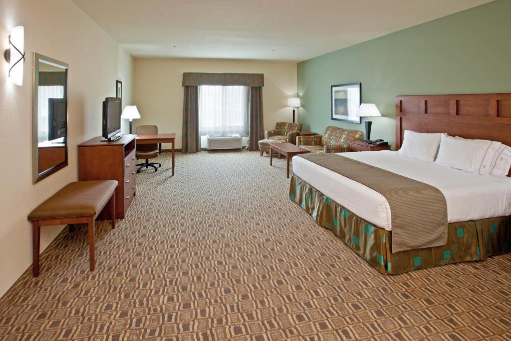 Holiday Inn Express & Suites Ripley an IHG Hotel - image 2